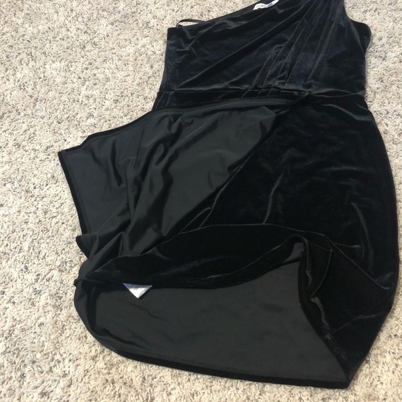 🆕 BCBGeneration velvet one shoulder mini dress sleeveless black large pullover - Picture 11 of 14